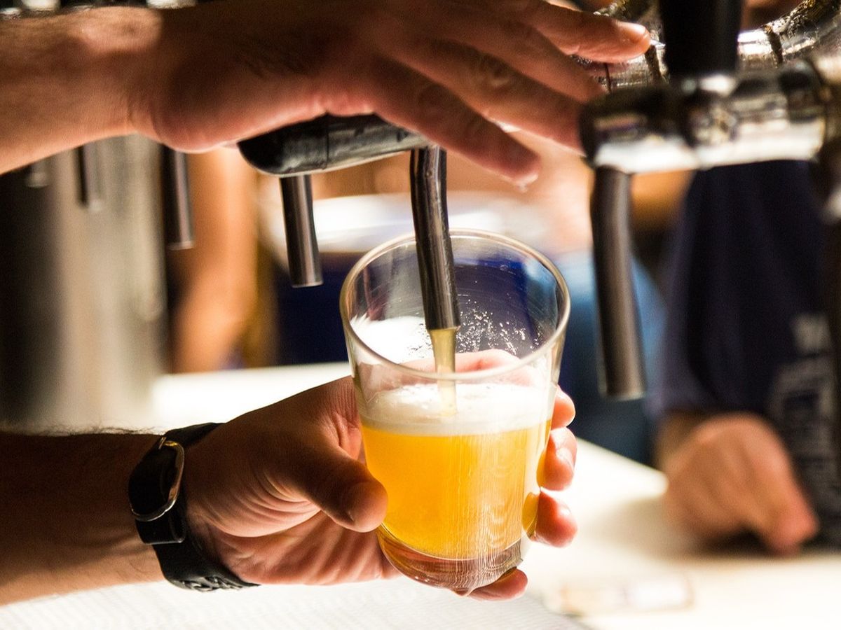 Bancul zilei de joi, 15 septembrie 2022: „Să bea toată lumea”! strigă un scoțian bine dispus