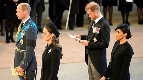 Kate Middleton și Meghan Markle, emoționate la cortegiul funerar al Reginei Elisabeta a II-a. Cum au fost fotografiate