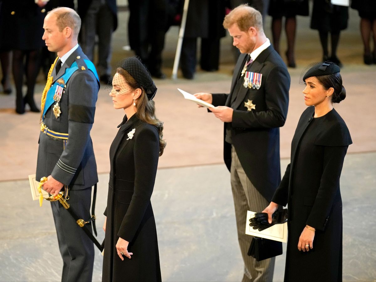 Kate Middleton și Meghan Markle, emoționate la cortegiul funerar al Reginei Elisabeta a II-a. Cum au fost fotografiate