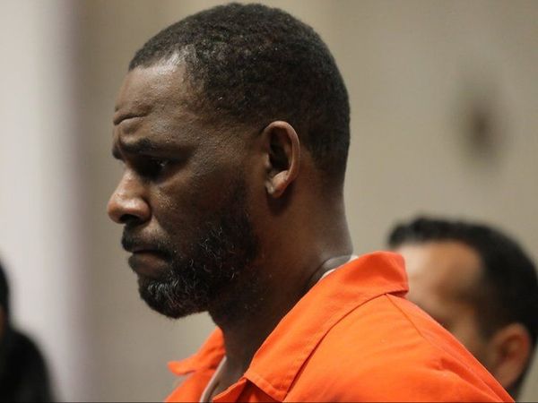 Vești proaste pentru R. Kelly! Vezi care sunt acuzațiile pentru care c&acirc;ntărețul riscă &icirc;ntre 10 și 90 de ani de &icirc;nchisoare