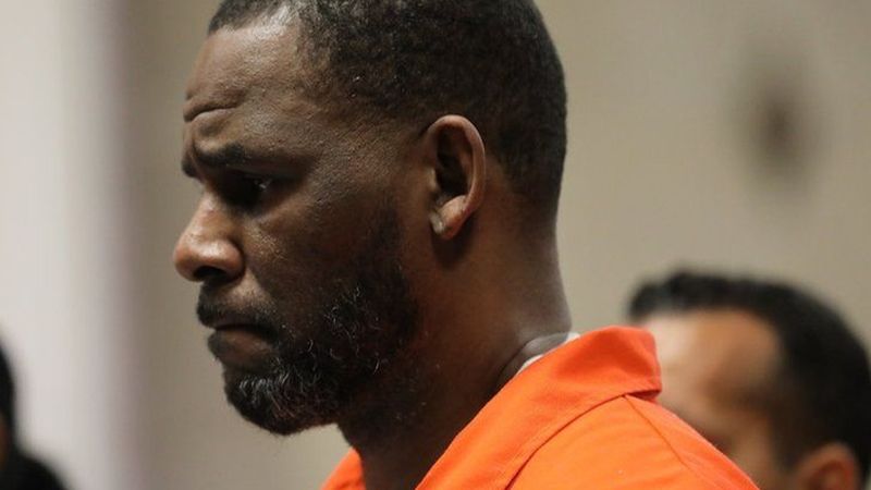 Vești proaste pentru R. Kelly! Vezi care sunt acuzațiile pentru care c&acirc;ntărețul riscă &icirc;ntre 10 și 90 de ani de &icirc;nchisoare
