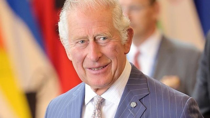 Mai mulți angajați ai Regelui Charles au fost anunțați că vor fi concediați. Decizia a fost catalogată drept &bdquo;nemiloasă&rdquo;