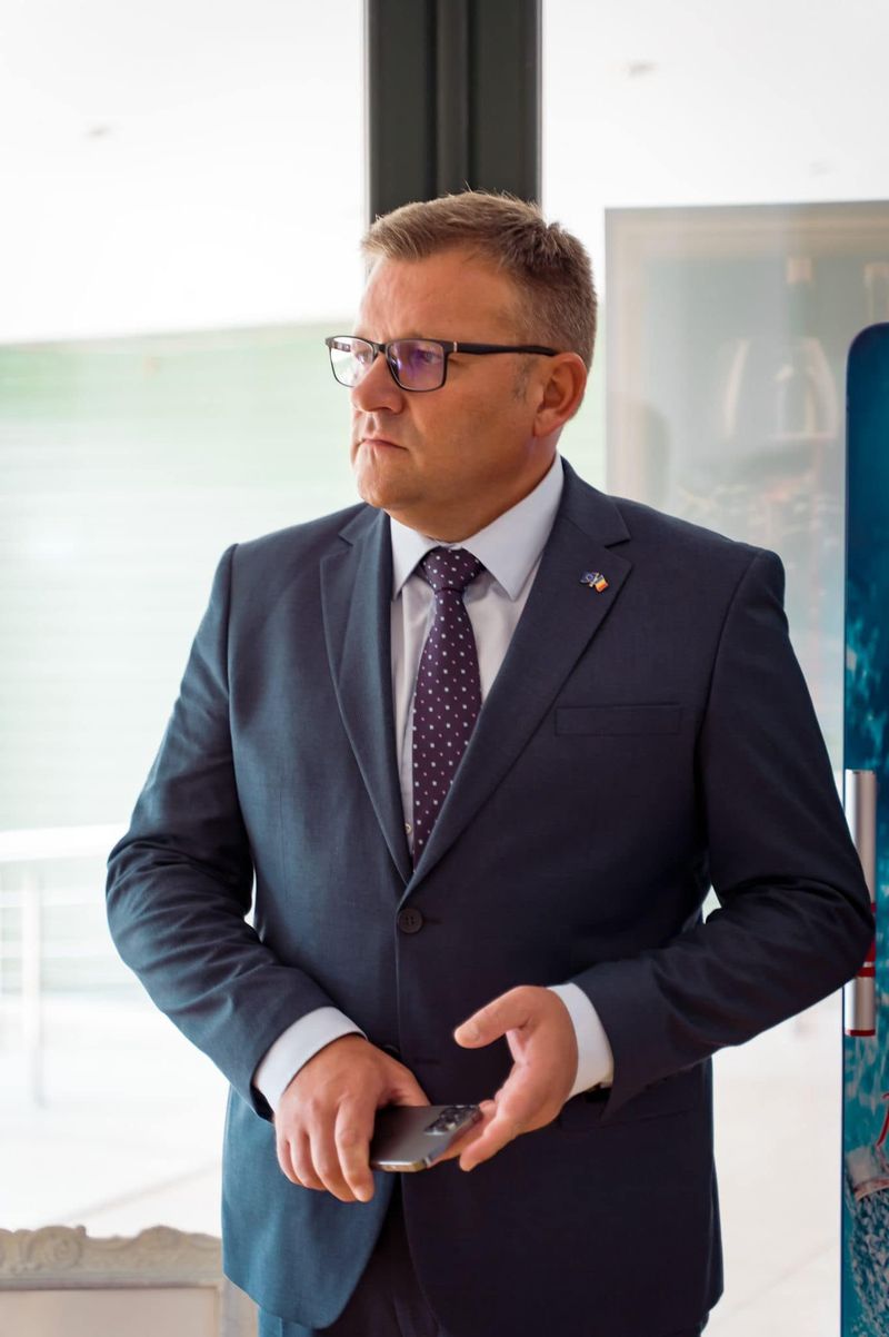  Ce se întâmplă cu salariul minim și pensiile din 2023?