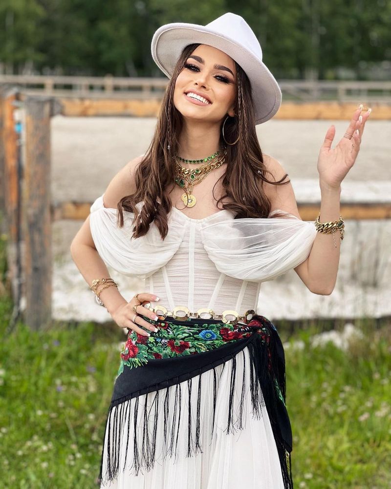 Sora lui Theo Rose vorbește despre relația cântăreței cu Anghel Damian. Primele declarații are Ralucăi Diaconu despre schimbarea făcută de sora ei 