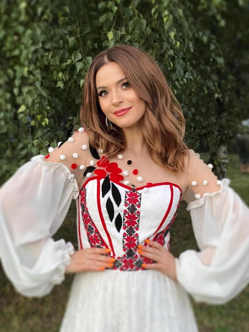 Sora lui Theo Rose vorbește despre relația cântăreței cu Anghel Damian. Primele declarații are Ralucăi Diaconu despre schimbarea făcută de sora ei 