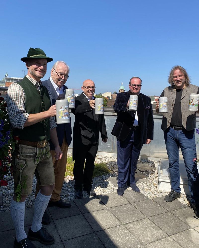 „Oktoberfest”, celebrul festival din Munchen, revine după doi ani de pauză cu bere mai scumpă din cauza creșterii prețurilor la materiile prime și energie 