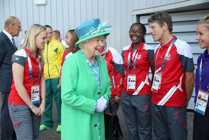 Regina Elisabeta a II-a nu purta niciodată aceeași ținută de două ori. Vezi ce se va întâmpla cu hainele purtate de Majestatea Sa