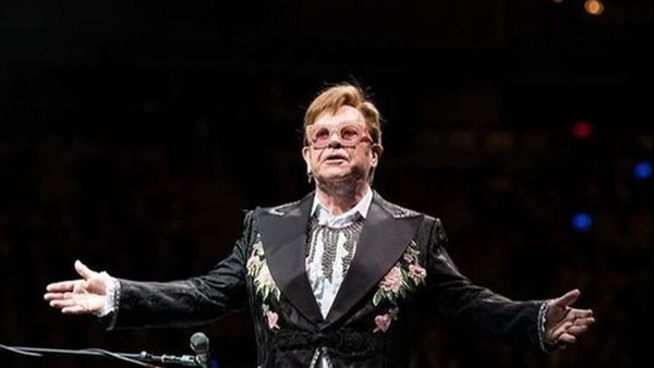 Elton John va susține un concert la Casa Albă