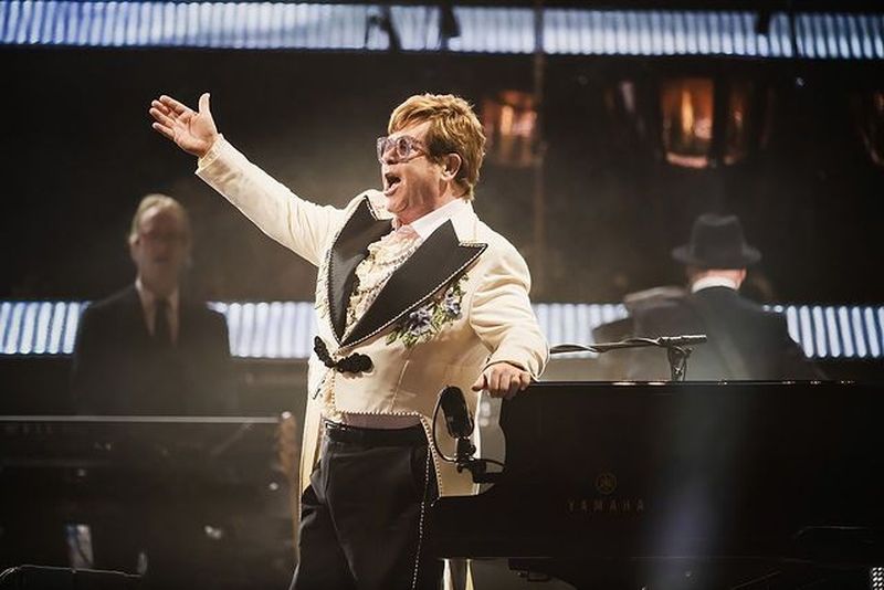 Elton John va susține un concert la Casa Albă