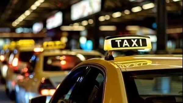 Plata cu cardul, la finalul cursei de taxi! Șoferii români nu se arată încântați de această decizie: „Dacă plăteşte cash, mai ciuguleşti ceva"