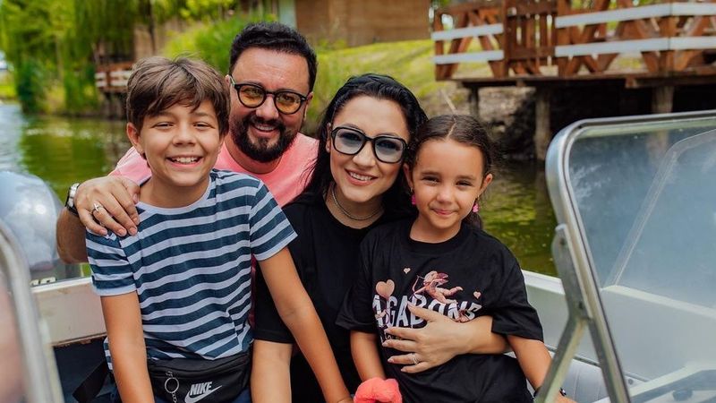 Eva și David Măruță &icirc;și surprind din nou părinții cu replici haioase. &Icirc;n drum spre școală, iar au comis-o: &bdquo;Uite cum se &icirc;mbracă! E fierbinte&rdquo;