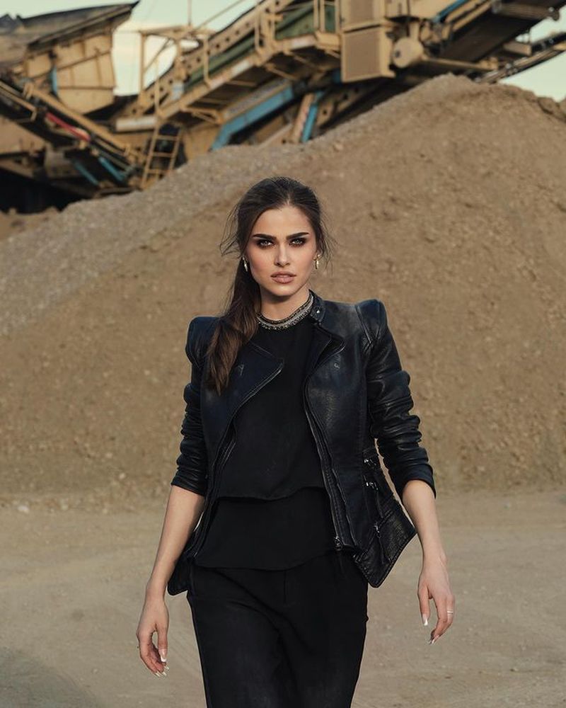 Theo Rose, planuri mari de viitor