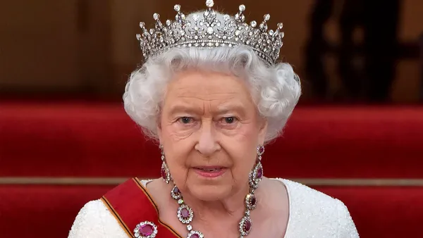 Cine va moșteni bijuteriile de milioane de dolari ale Reginei Elisabeta a II-a? Iată ce avere impresionantă a avut suverana