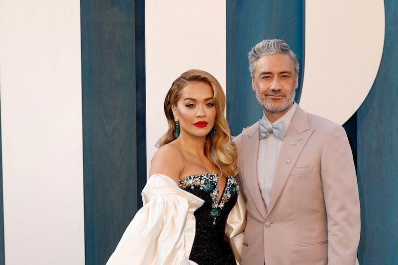 Rita Ora s-a căsătorit în secret! Cântăreața și Taiki Waititi au decis sa facă pasul cel mare după doar un an de relație 