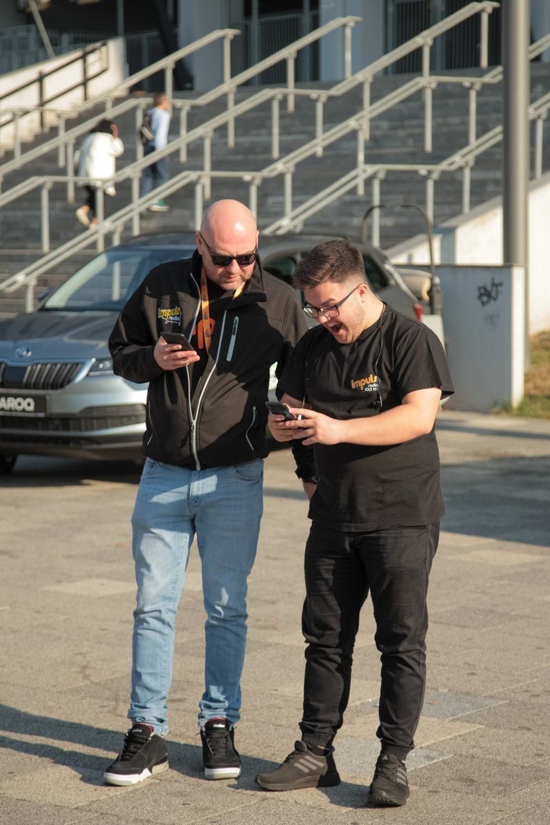 Ce faci în weekend în Cluj? Even Steven și Mihai Hînda sunt live de la Caravana Skoda Compexit. Hai și tu