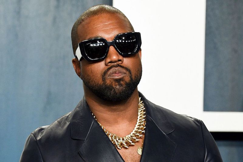 Kanye West, apariție extravagantă la London Fashion Week