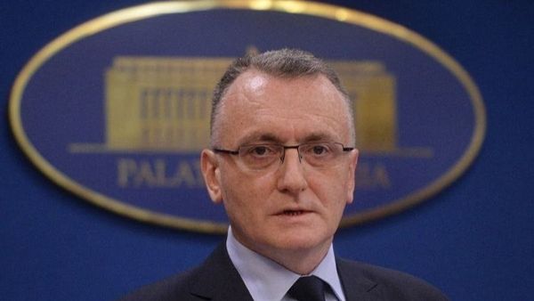 Sorin C&icirc;mpeanu a demisionat din funcția de ministru al Educației. Anunțul demisiei a fost făcut pe Facebook: &bdquo;A fost o şansă şi o onoare pentru mine&rdquo;