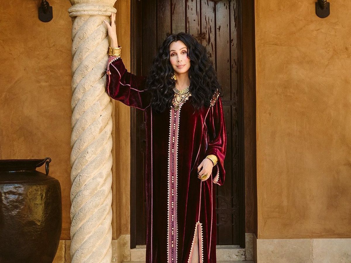 Cher, apariție pe podium la 76 de ani! Cântăreața a fost surpriza show-lui casei de modă Balmain la Săptămâna modei la Paris