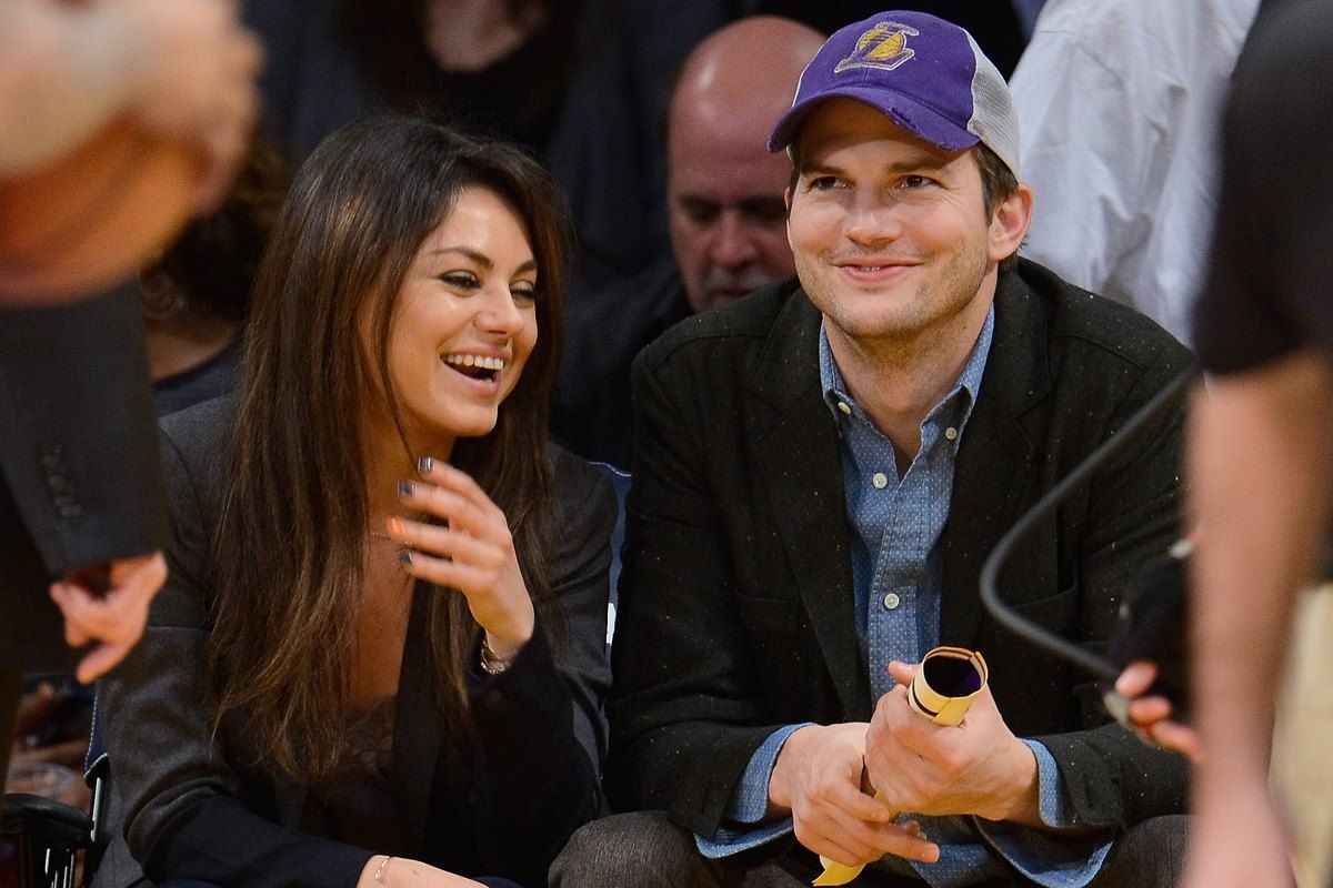 Declaraţia care i-a împărţit pe fani în două tabere. Ce obicei au Mila Kunis şi Ashton Kutcher când merg la toaletă