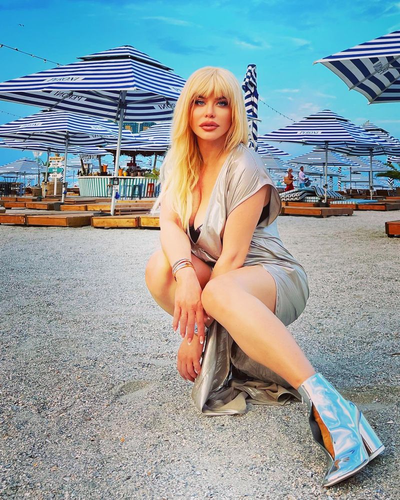 Loredana Groza, ipostaze incendiare în limuzină