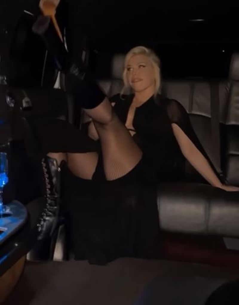 Loredana Groza, ipostaze incendiare în limuzină