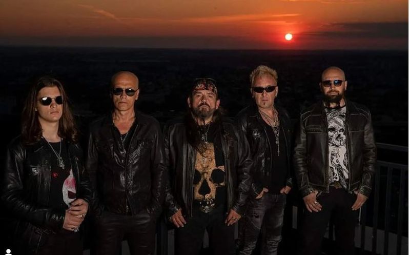 Trupa Cargo, primul turneu internațional