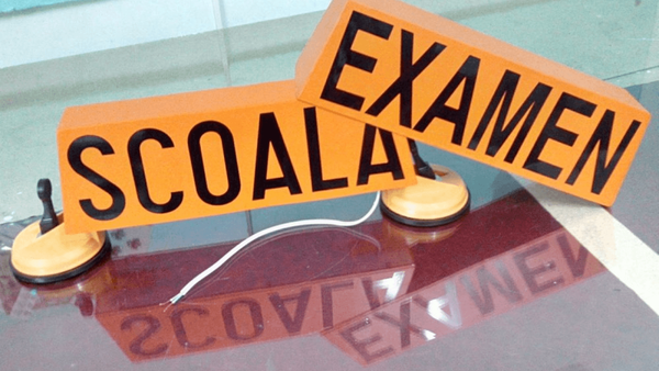 Bancul zilei de marți, 4 octombrie 2022: Trei candidați dau examenul de conducere la școala de șoferi