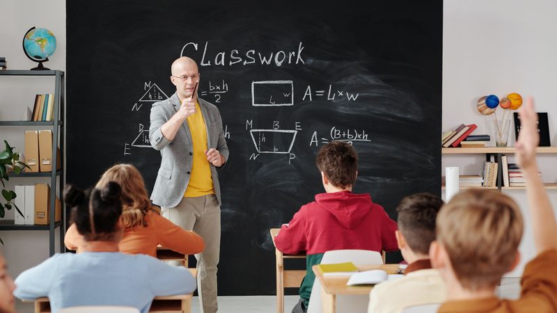 5 octombrie 2022. Ziua mondială a profesorilor și a educației. Zi liberă pentru elevi