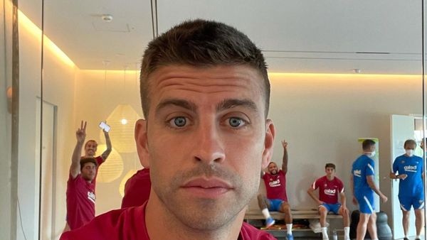 Gerard Pique și noua sa iubită, Clara Chia Marti au fost surprinși într-o ipostază romantică la Paris