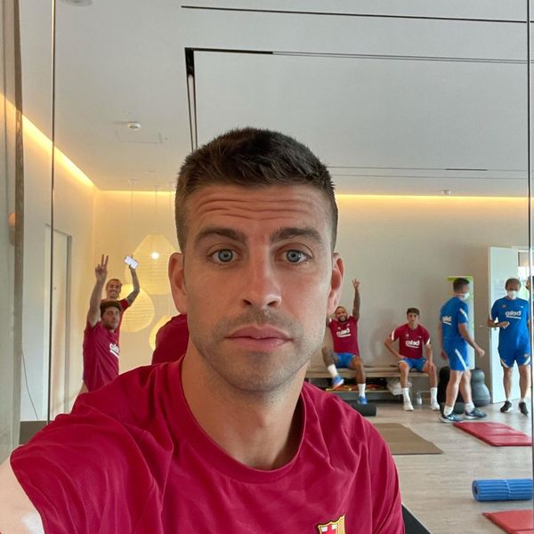 Gerard Pique și noua sa iubită, Clara Chia Marti au fost surprinși &icirc;ntr-o ipostază romantică la Paris