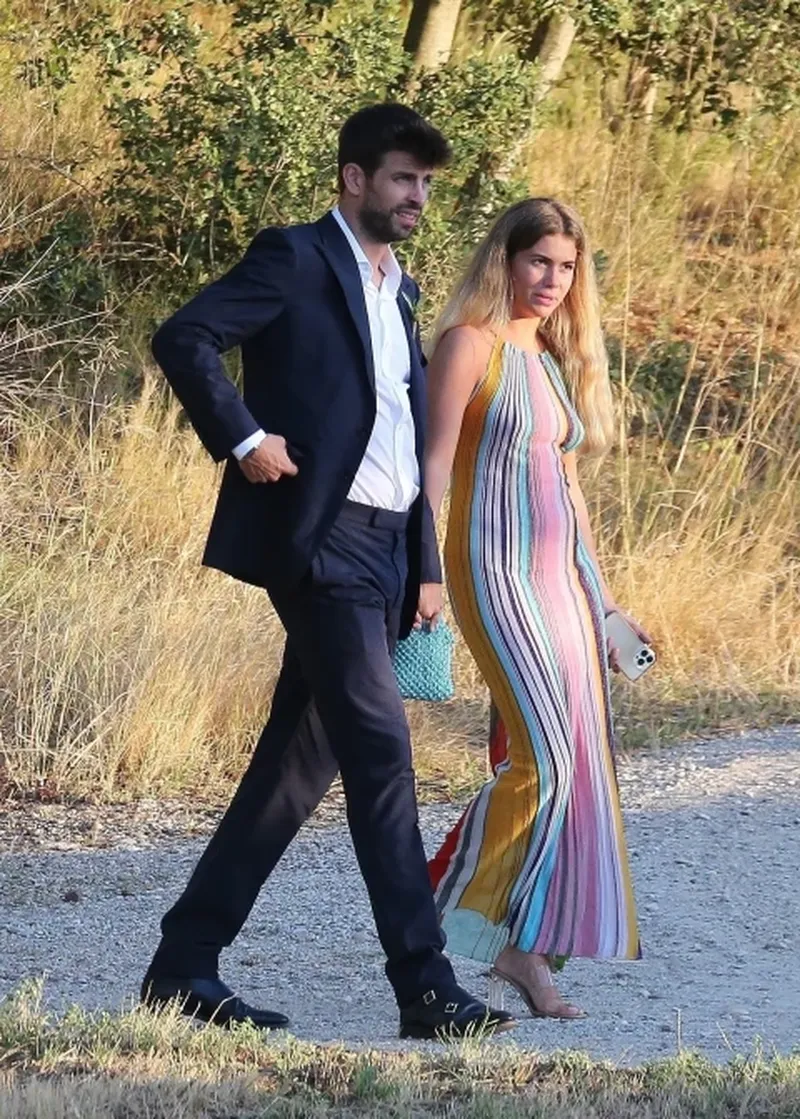 Gerard Pique și noua sa iubită, Clara Chia Marti au fost surprinși într-o ipostază romantică la Paris 