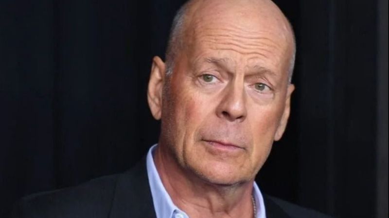 Bruce Willis revine pe ecrane fără să fie prezent la filmări. Actorul şi-a dat acordul ca o dublură digitală să fie folosită &icirc;n filmele sale: &bdquo;Este o experiență nouă&rdquo;