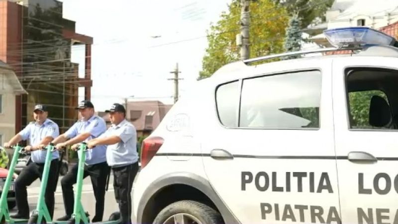Dimineața Nebună: Polițiștii din Piatra-Neamț, trimiți la datorie pe trotinete pe motiv că e mai ieftin!
