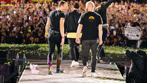 Vești proaste pentru fanii Coldplay! Trupa a anunțat că trebuie să își suspende turneul ”Music of the Spheres”