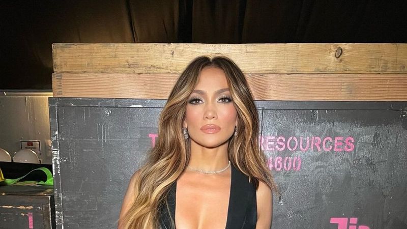 Cum arată dublurile lui Jennifer Lopez din filmul „Atlas”. Paparazzi le-au surprins într-o pauză de filmare