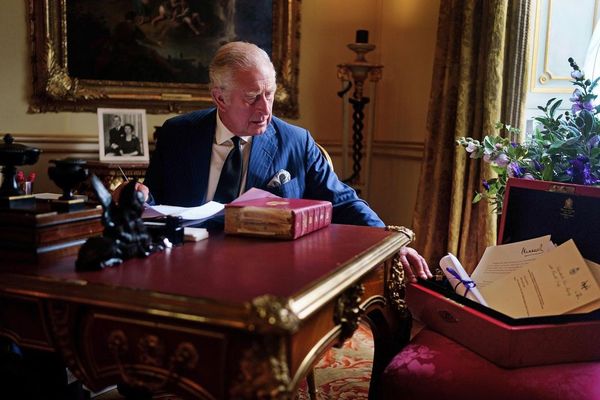 C&acirc;nd va fi &icirc;ncoronat oficial regele Charles al III-lea? Ceremonia va fi mai modestă dec&acirc;t a Reginei Elisabeta a II-a