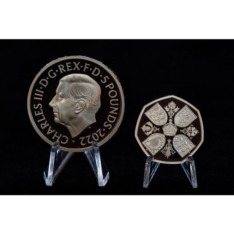 Când va fi încoronat oficial regele Charles al III-lea? Ceremonia va avea loc mai modestă decât a Reginei Elisabeta a II-a