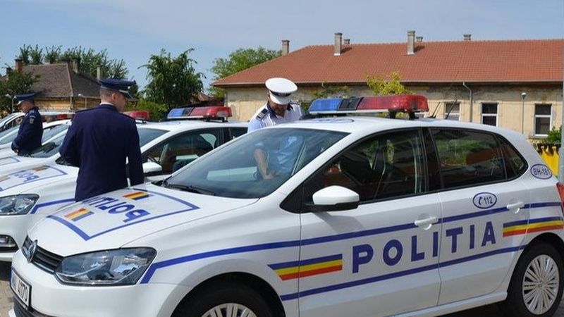 Beat criță, un șofer cu permisul suspendat făcea slalom prin trafic fără să observe că mașina i-a luat foc