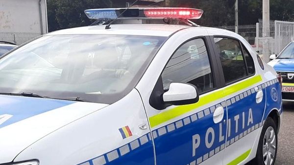 Un bărbat din Suceava a furat capacele mașinii de poliție și a ajuns în arest. Cum s-a dat de gol
