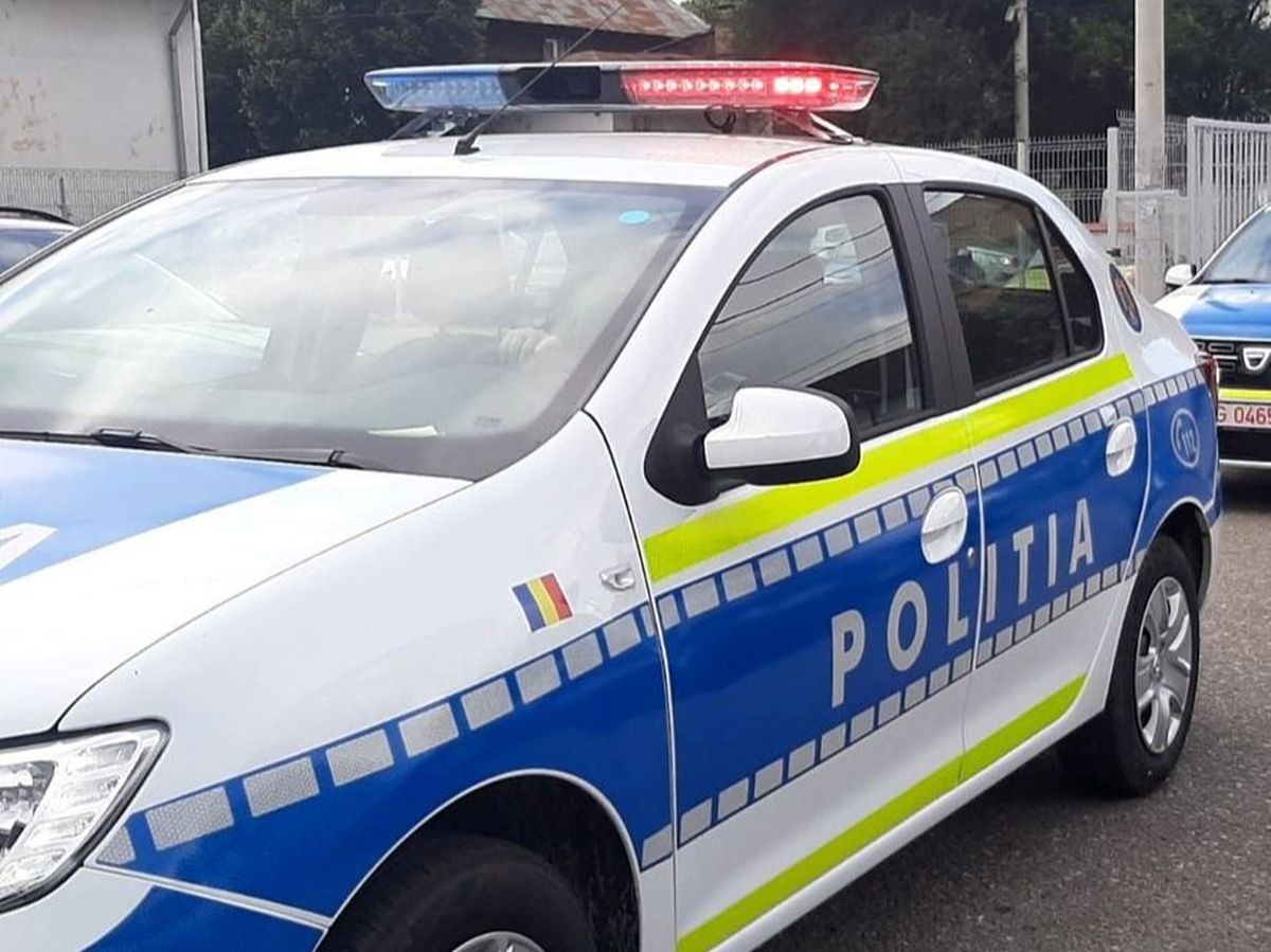 Un bărbat din Suceava a furat capacele mașinii de poliție și a ajuns în arest