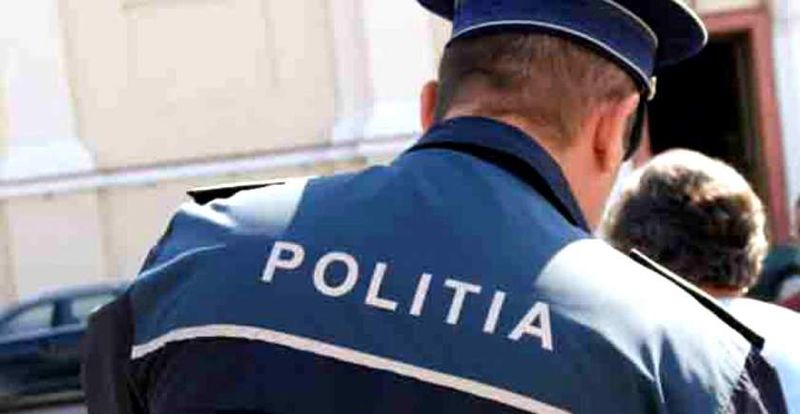 Un polițist a fost prins la furat