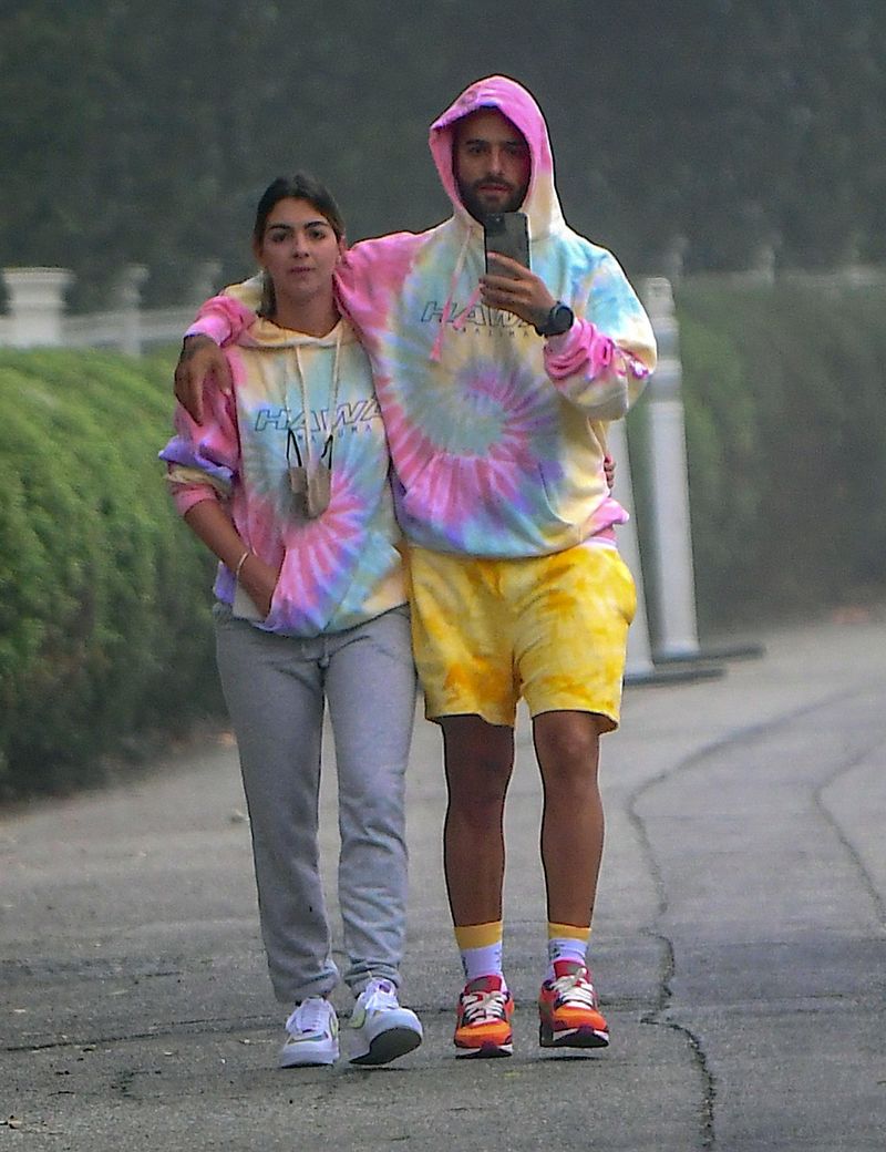 Maluma a postat primul videoclip romantic alături de iubita lui. Vezi aici imaginile cu cei doi!