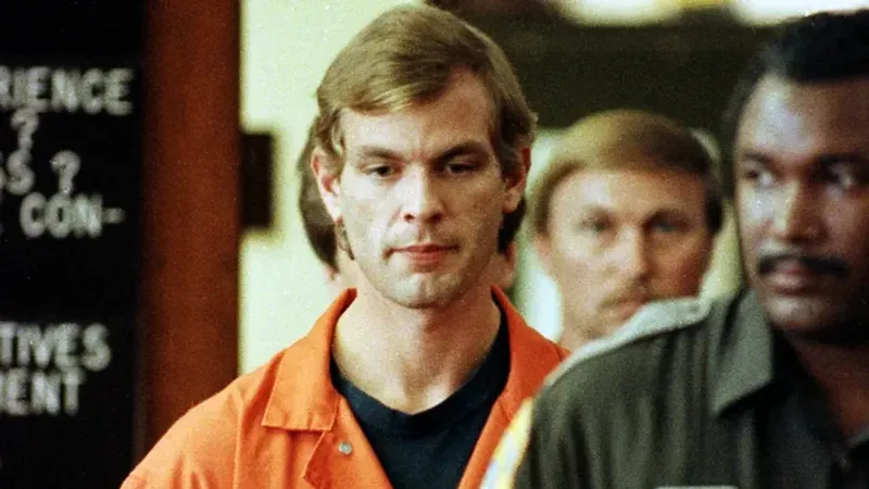 Există un site online de unde puteți cumpăra articole care au aparținut criminalului &icirc;n serie, Jeffrey Dahmer