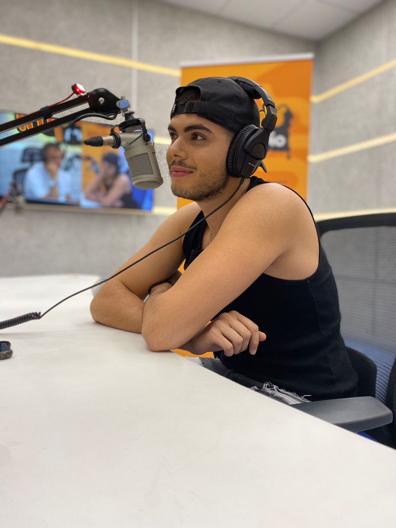 Andrei Bănuță, „Invitatul de 12” de duminica aceasta. Ascultă un interviu captivant cu unul dintre cei mai talentați artiști