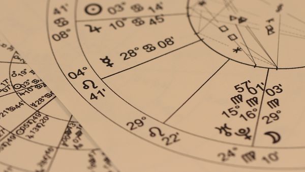 Horoscop zilnic 9 octombrie 2022: Luna Plină &icirc;n Berbec scoate la iveală conflicte interioare pentru unii nativi!