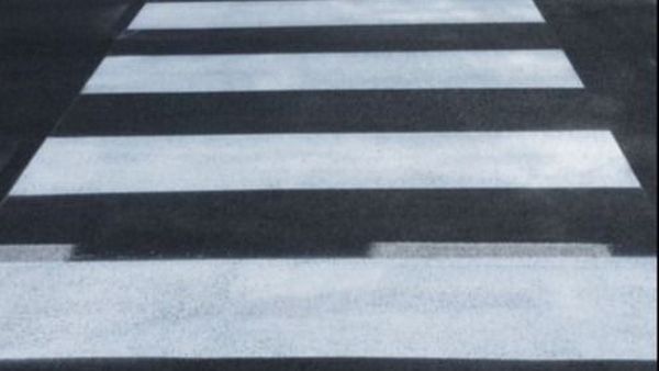 Dimineața Nebună. Un român supărat pe traficul din dreptul casei și-a făcut propria trecere de pietoni. Pentru ideea trăznită s-a ales cu dosar penal. Audio