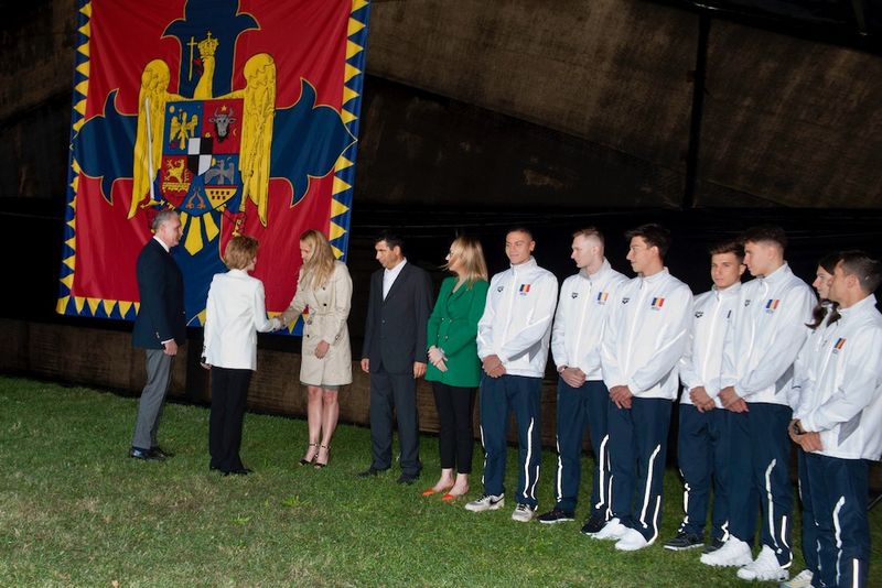 David Popovici și alți campioni la natație au fost primiți de Familia Regală a României la Palatul Elisabeta