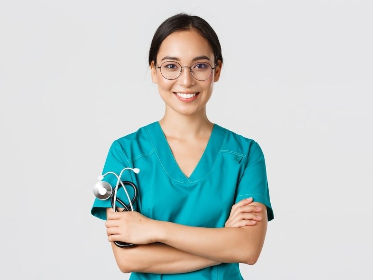 De ce poartă medicii uniforme colorate