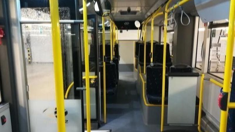 Orașul din țara noastră unde călătorii care urcă murdari &icirc;n autobuze sunt amendați! Consiliul Discriminării a decis să sancționeze municipalitatea