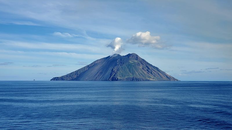 Tot ce trebuie să știi despre Vulcanul Stromboli